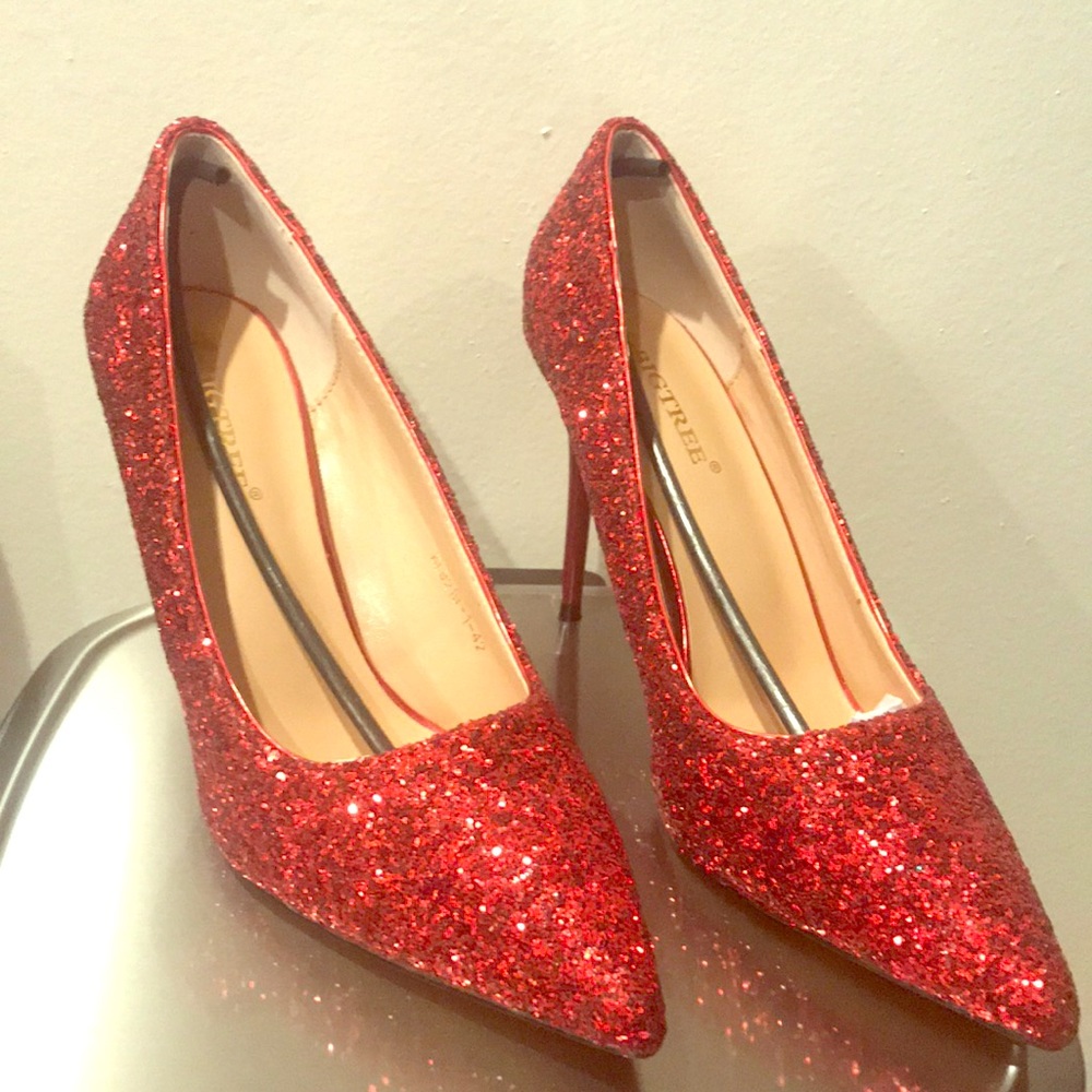 Brand New pair of Sequin Red Pumps size 42 11 12 M